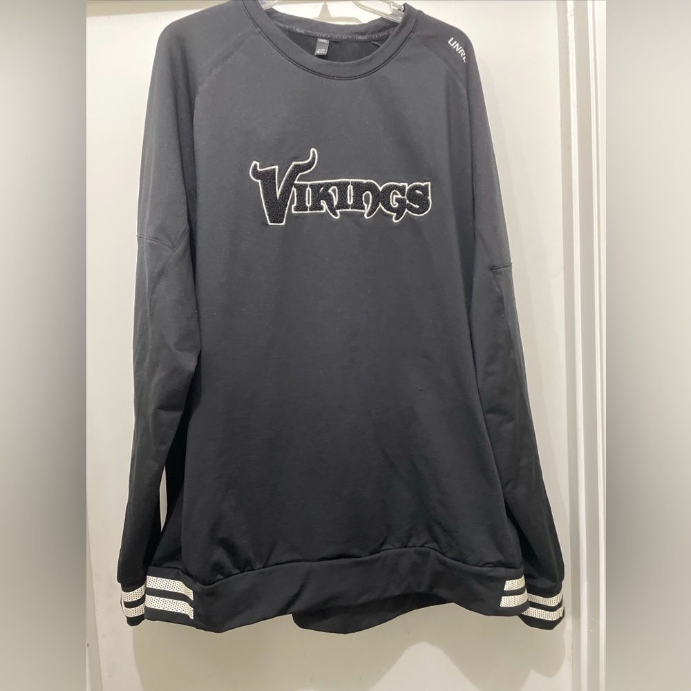 UNRL Minnesota Vikings crewneck. From 2023 release, number 3. Men’s size 3XL.